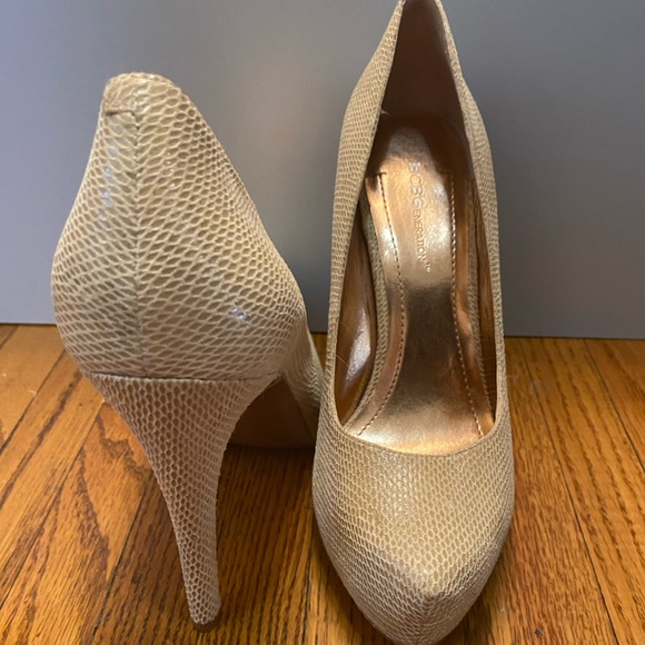 BCBG HIGH HEEL TAN SNAKE PRINT HEELS SIZE 8 - Picture 1 of 9